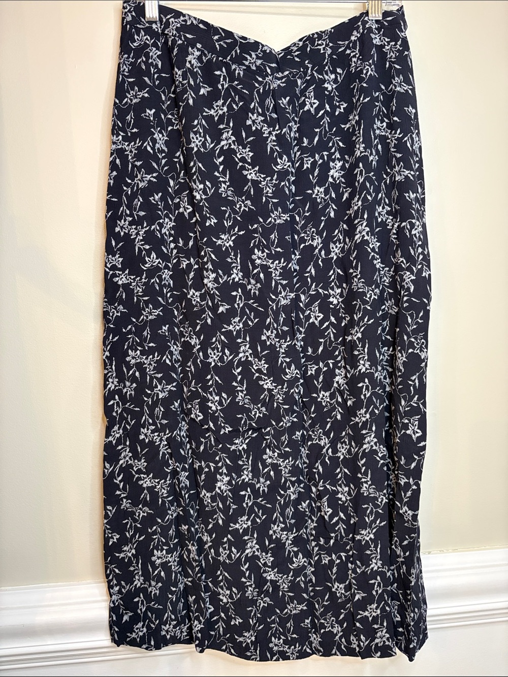 Jones NY Navy with light blue floral long skirt 16W